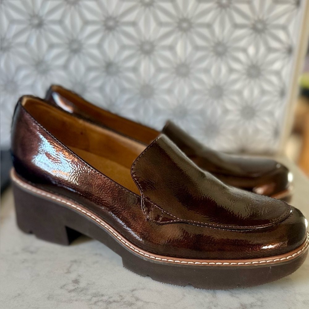 Naturalizer Women's Shiny Brown Patent Loafers